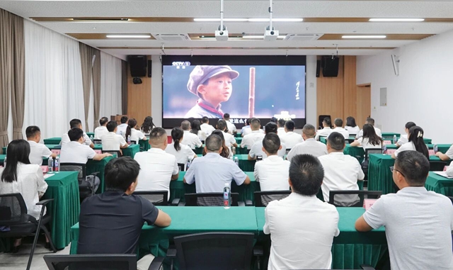 在长征发生地看长征大剧 古蔺干群共同观看《伟大的长征》首播(图3) 毛3.jpg