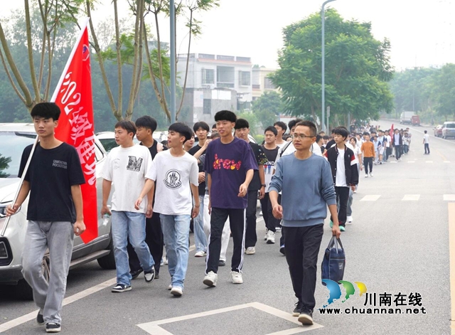 步履砺心志 热血践青春|泸县建校2024级学子完成15公里徒步拉练(图3) 3.jpg