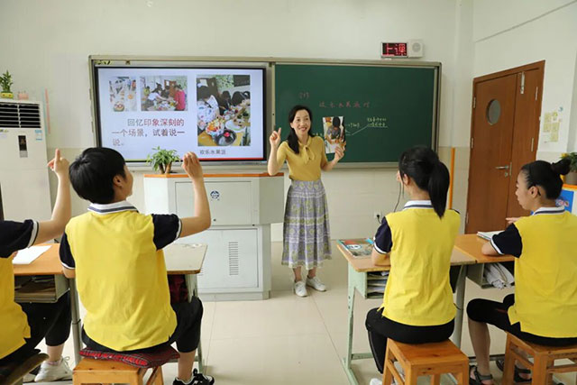 聆听巾帼故事·汲取奋进力量 | 记2025年度“四川省三八红旗手”肖敏:三十载特教长路,以温柔托举无声的星光(图3) 3.jpg
