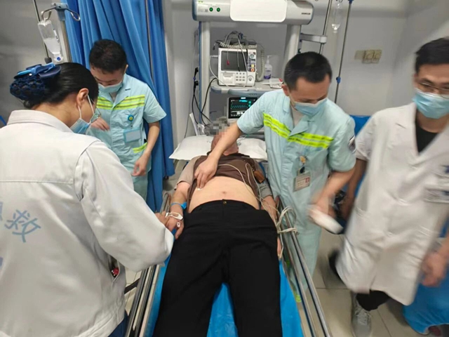 几乎每天接诊2-3人,甚至有人当场休克……(图3) 克3.jpg
