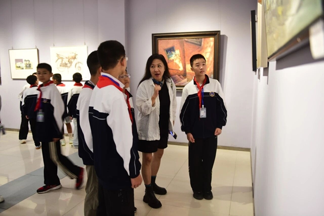 以美润校 共赴美育之约|泸州市“边走边画——画泸州”十人作品展走进泸县一中(图8) 8.jpg