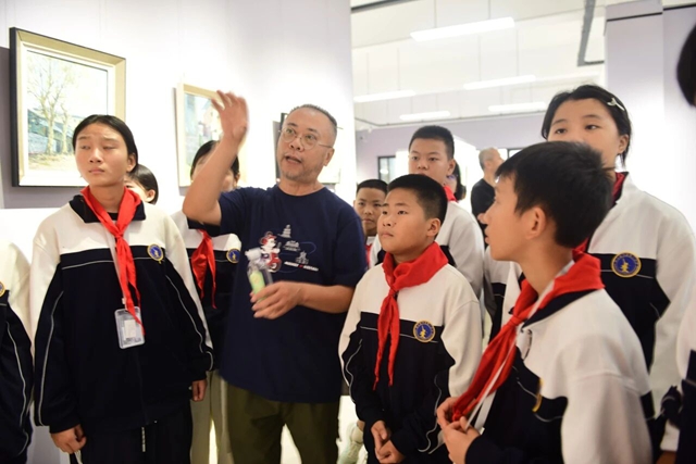 以美润校 共赴美育之约|泸州市“边走边画——画泸州”十人作品展走进泸县一中(图10) 10.jpg