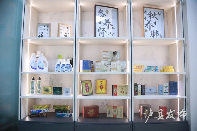 投产一年、日产2万瓶!泸县这家企业产品销往川渝鄂(图5) 药5.jpg