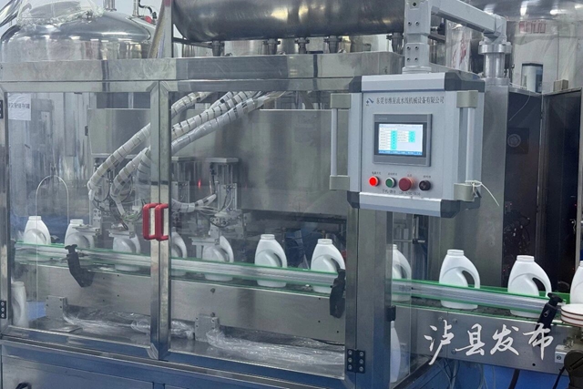 投产一年、日产2万瓶!泸县这家企业产品销往川渝鄂(图6) 药6.jpg