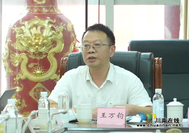 市教育体育局职成教科工作人员王万钧发言.JPG