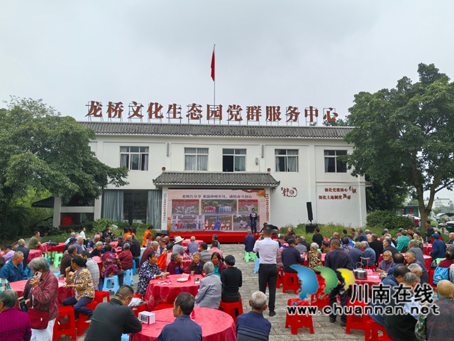 情暖金秋话桑榆 敬老重阳忆变迁|泸县玉蟾街道龙桥社区开展2026年重阳节主题活动(图5) 老照片故事分享.jpg