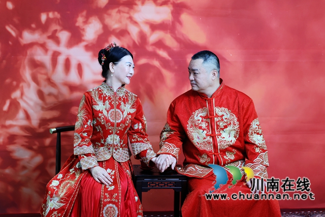 三十组金婚老人在社区拍摄金婚纪念照 (1).JPG