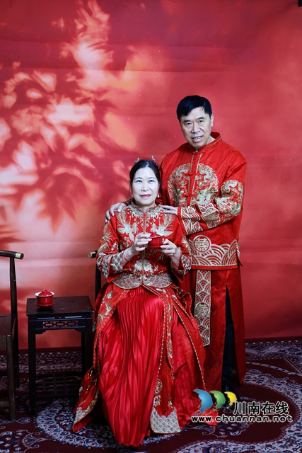 三十组金婚老人在社区拍摄金婚纪念照 (2).JPG