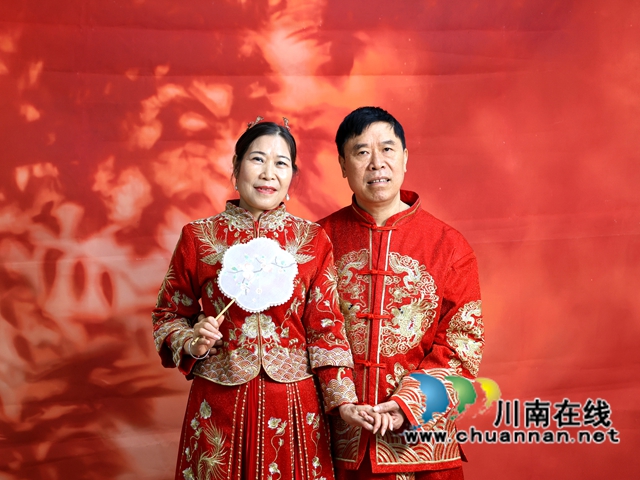 三十组金婚老人在社区拍摄金婚纪念照 (3).JPG