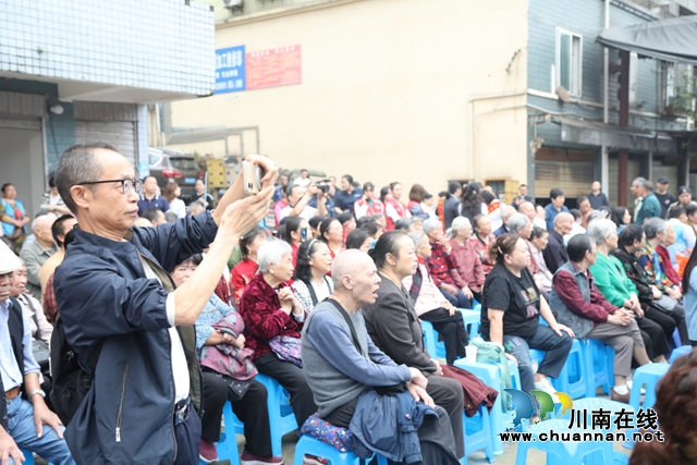 纳溪:社企联动庆重阳 银龄共绘夕阳红(图2) 红2.jpg