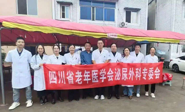 有人轻生,泸州这名医生扔下电瓶车就冲了上去……(图3) 3.jpg