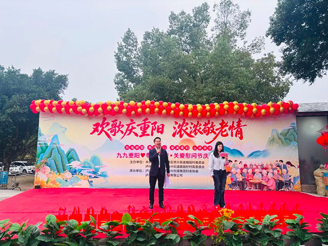 村企结对促振兴,重阳敬老暖人心——泸州“时为公司”走进魏园村开展敬老慰问活动(图3) 3.jpg