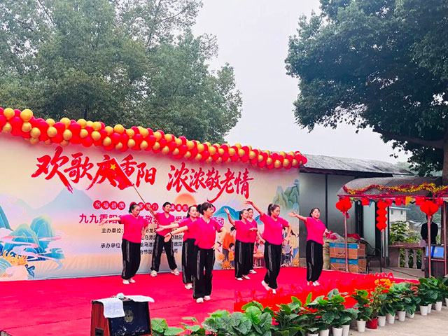 村企结对促振兴,重阳敬老暖人心——泸州“时为公司”走进魏园村开展敬老慰问活动(图8) 8.jpg