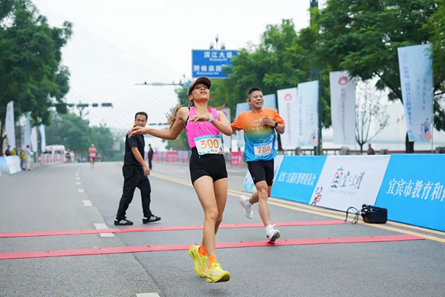 以体兴城!长江首城精英跑激活宜宾城市体育动能(图9) 11.jpg