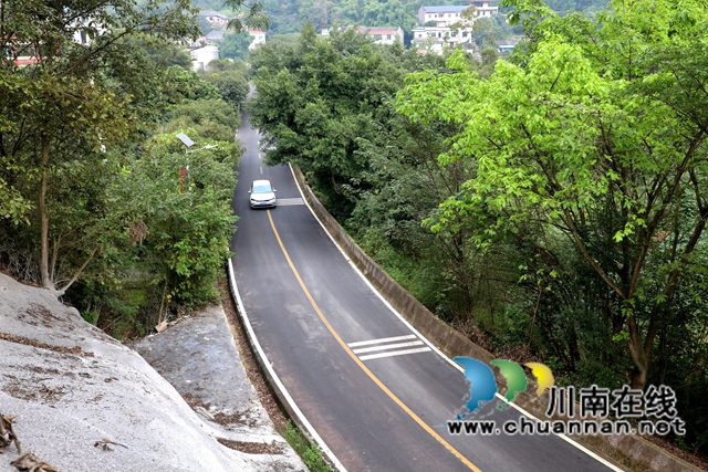 升级改造后的道路.JPG