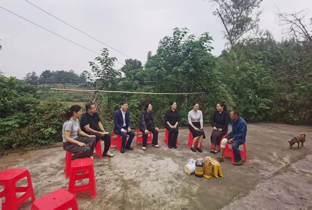 爱心走访 情暖桑榆|民建泸州市江阳区基层委开展重阳节慰问活动(图1) 建1.jpg