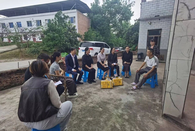 爱心走访 情暖桑榆|民建泸州市江阳区基层委开展重阳节慰问活动(图2) 建2.jpg