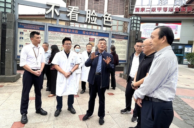 市关工委领导莅临泸州福欣医院调研企校共建工作(图6) 关6.jpg