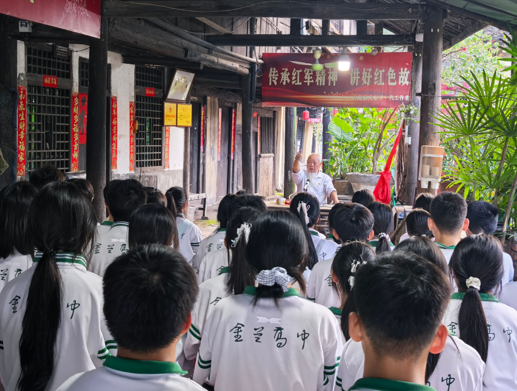赓续长征薪火 走好少年征途|泸州各学校开展纪念中国工农红军长征胜利90周年主题活动(图2) 2.png