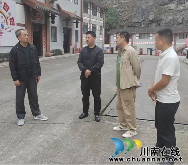 规范水资源开发利用┃泸州市水务局开展古泉洞酒厂取水检查(图1) 古泉洞检查.jpg
