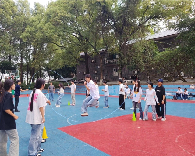 刷新10项校纪录!泸县建校第31届田径运动会顺利收官(图4) 4.jpg