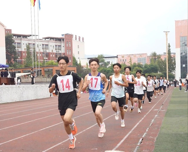 刷新10项校纪录!泸县建校第31届田径运动会顺利收官(图9) 6.jpg