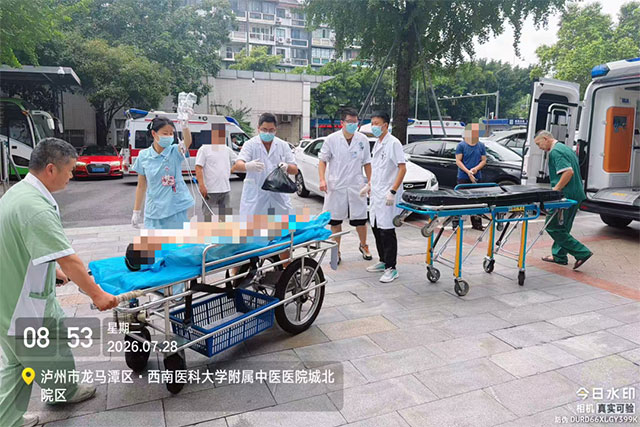 老李的胳膊被整个绞断了,提着断臂就到了......(图3) 3.jpg