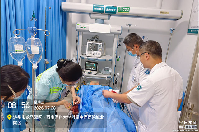 老李的胳膊被整个绞断了,提着断臂就到了......(图4) 4.jpg