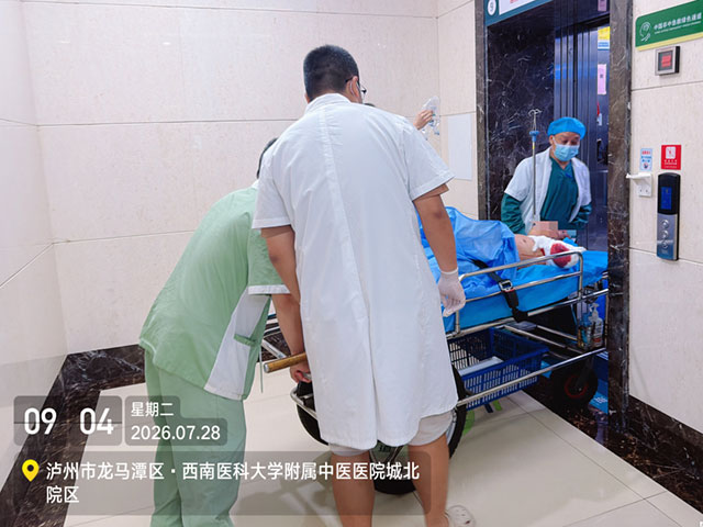 老李的胳膊被整个绞断了,提着断臂就到了......(图6) 6.jpg