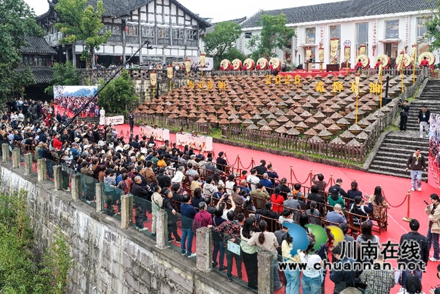 城市宣传官首次集体站台 助力泸州非遗出圈(图1) 1.jpg
