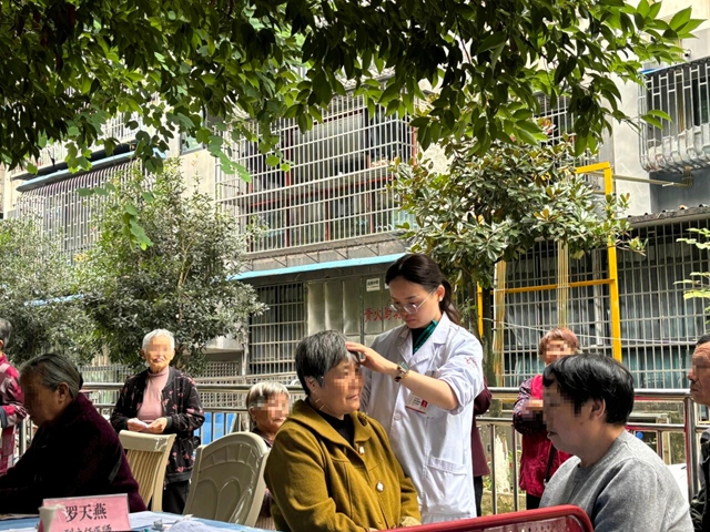 普及镇痛知识 呵护睡眠健康|合江县中医医院义诊服务进桥凼社区(图4) 义4.jpg