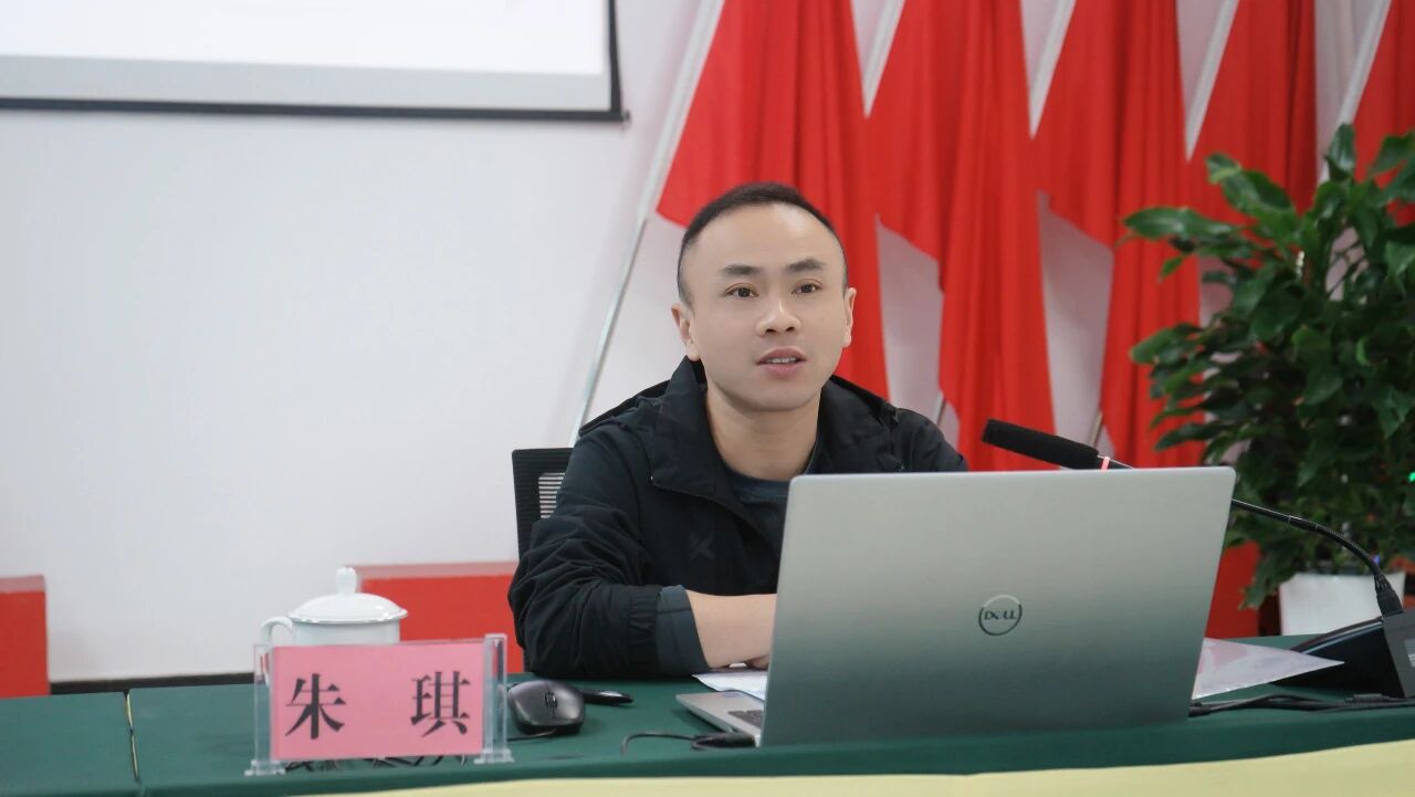 红色方向盘︱泸州公交集团第三期公交组工讲堂接续开讲(图1) 方向1.jpg