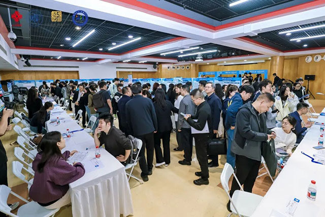 泸州市赴复旦大学开展“悦来·酒城”专场校园招聘活动(图1) 10001.jpg
