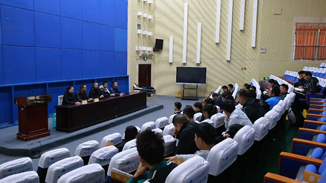 泸州市举办2026年足球十一人制国家三级裁判员培训班(图1) 1.jpg