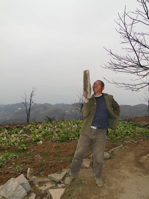 叙永大力士&nbsp;能背800斤(图2)