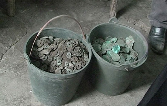 古蔺县马蹄乡出土26公斤古铜币(图1)