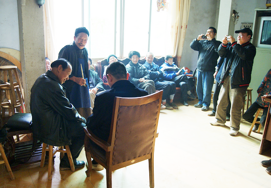 大石乡：七旬老翁&nbsp;杯酒能唱山歌百首(图1)