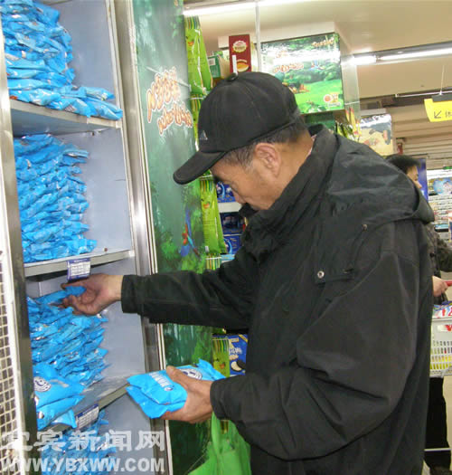 宜宾各大超市不缺盐 食盐购买已恢复正常(图2) 宜宾各大超市不缺盐 食盐购买已恢复正常(图2)