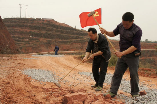 天仙镇党员争做“创先争优”先锋(图3)