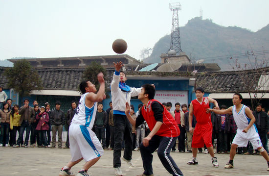 叙永彝乡教师“跨省交流校际联谊”欢度周末(图1)