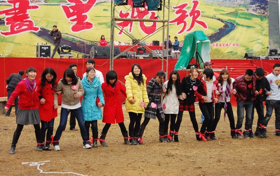 “相亲进行时”——100位青年男女牵手古蔺(图5)