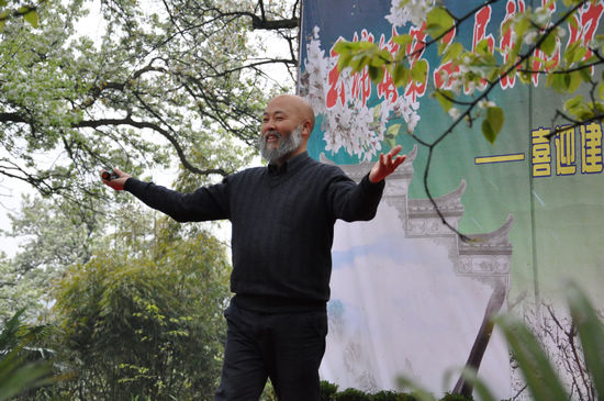 泸州：云锦镇举办第二届梨花诗会(图2)