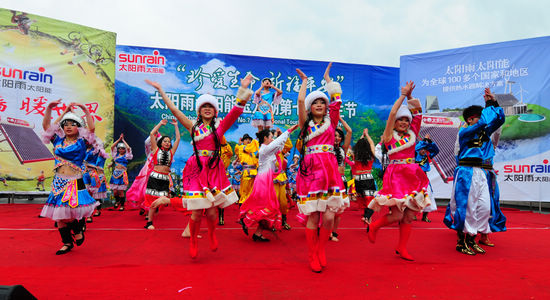 昨日玉龙湖放生节开幕&nbsp;众明星打造视听盛宴(图2)