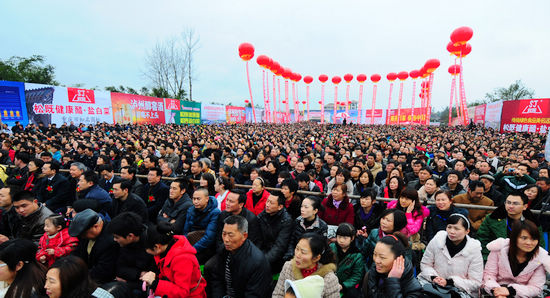 昨日玉龙湖放生节开幕&nbsp;众明星打造视听盛宴(图1)