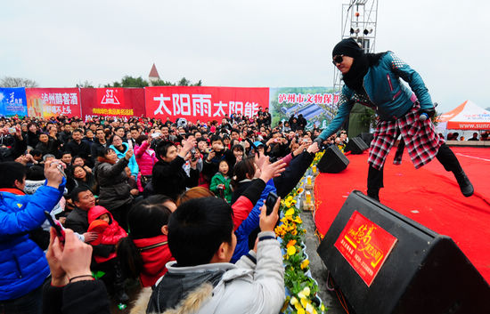 昨日玉龙湖放生节开幕&nbsp;众明星打造视听盛宴(图7)
