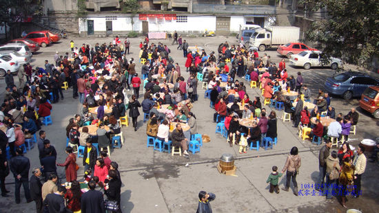 大山坪街道：百岁老人过生日&nbsp;街道社区齐祝寿(图1)