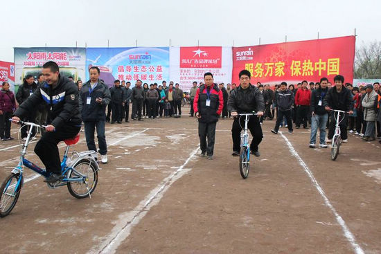 立石镇:农民运动会趣味多多(图1) 立石镇:农民运动会趣味多多(图1)