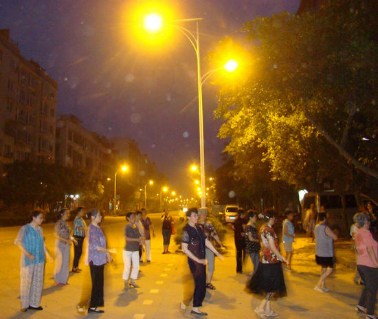 胡市镇：妇女撑起“和谐”半边天(图1)