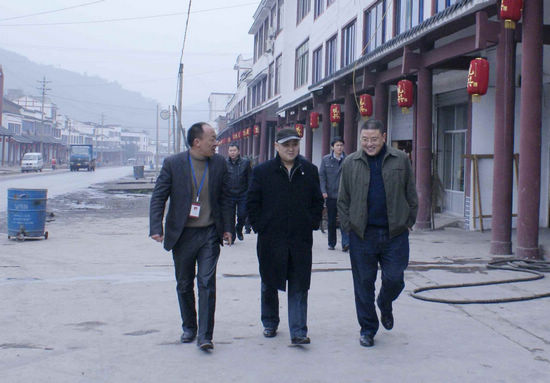 泸州市城管局考核验收江门镇环境治理工作情况