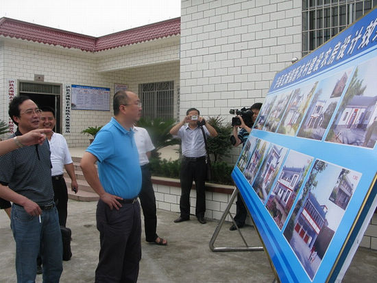 泸县开展“领导挂点、部门包村、干部帮户”活动